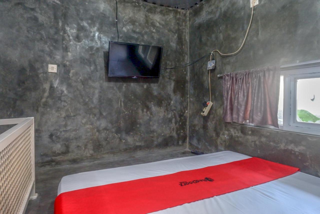 Reddoorz Near Jumbo Mall Sragen エクステリア 写真