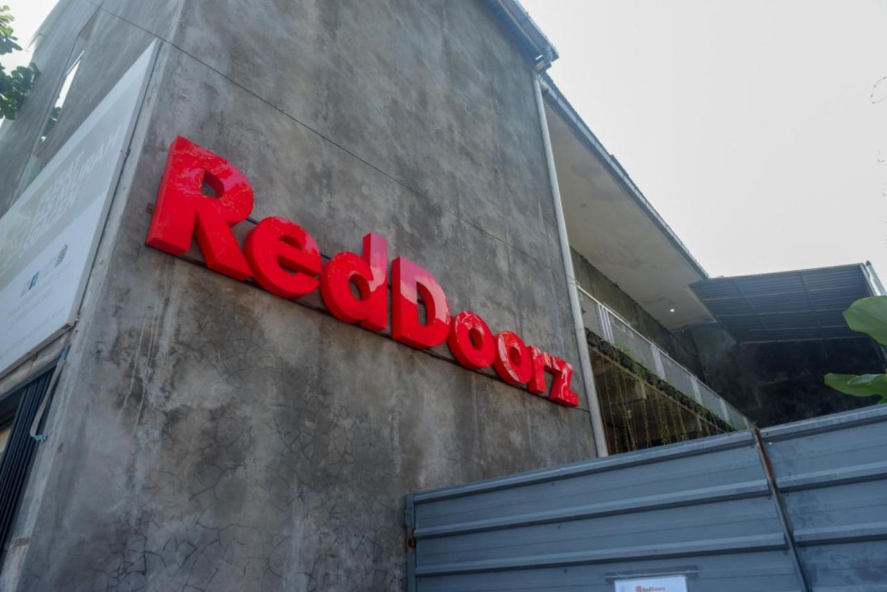 Reddoorz Near Jumbo Mall Sragen エクステリア 写真